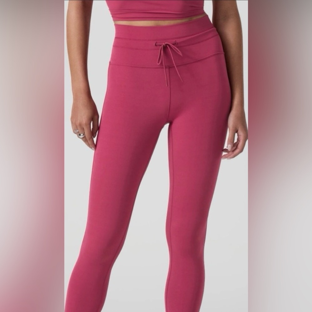 Vuori Daily Form Leggings in EUC!